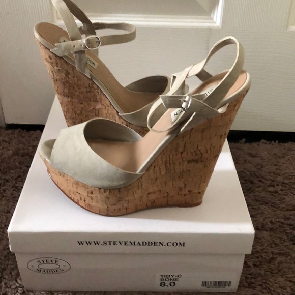 Steve Madden Shoes - Steve Madden wedge heeled sandal